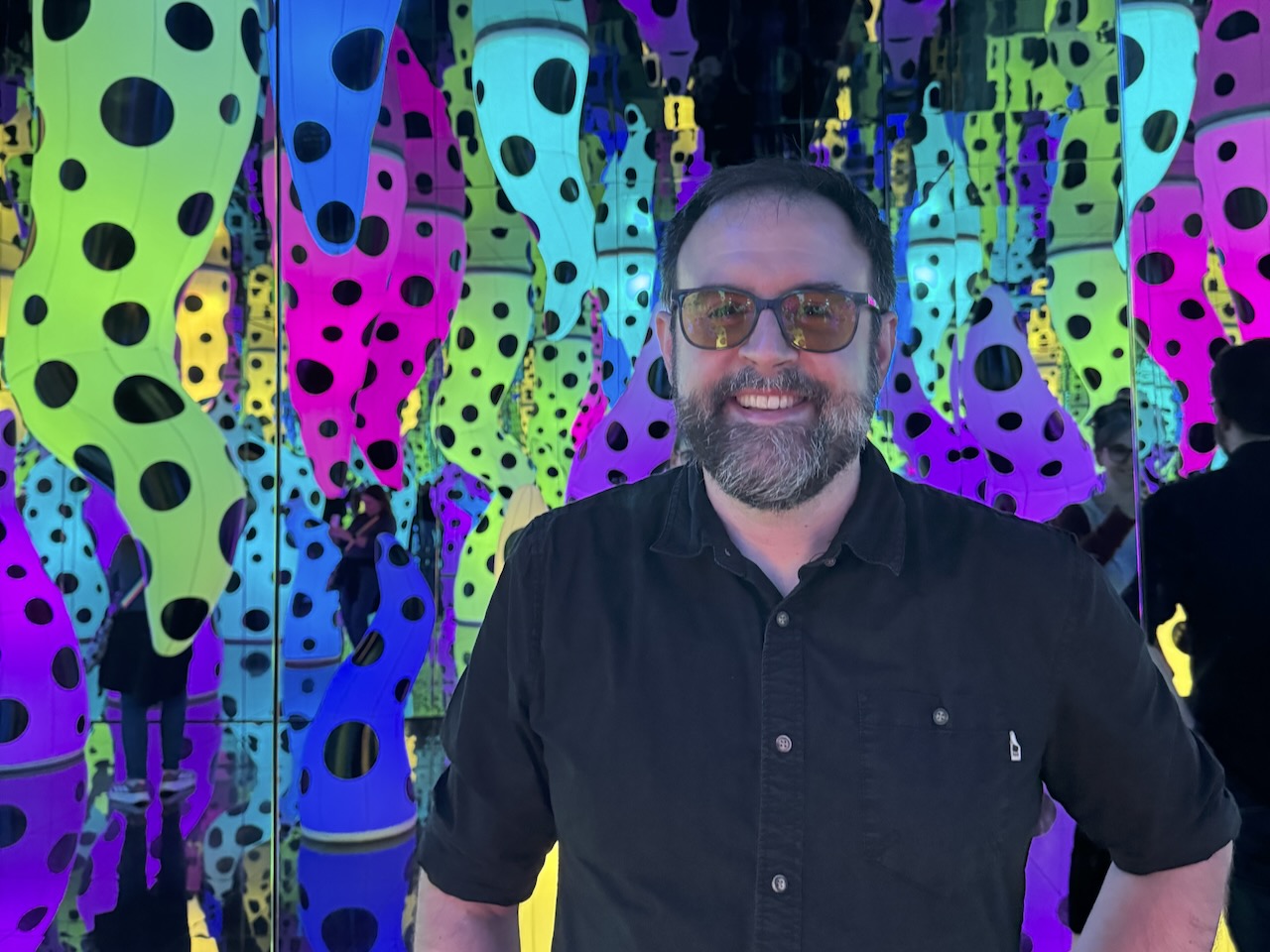 Rick at a Yayoi Kusama exhibit in San Francisco